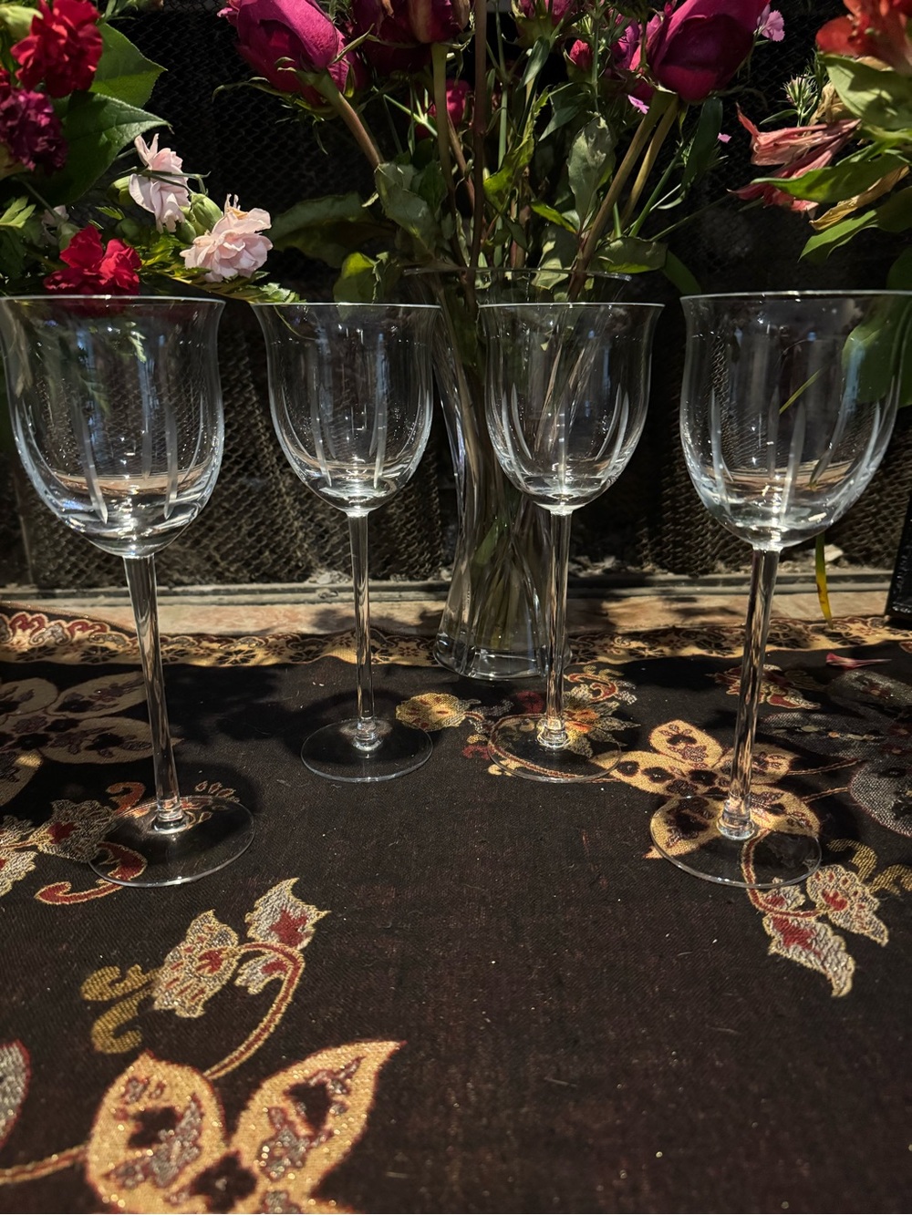 Mikasa Clear Crystal Wine Glasses with Etched Pattern - Set of 4